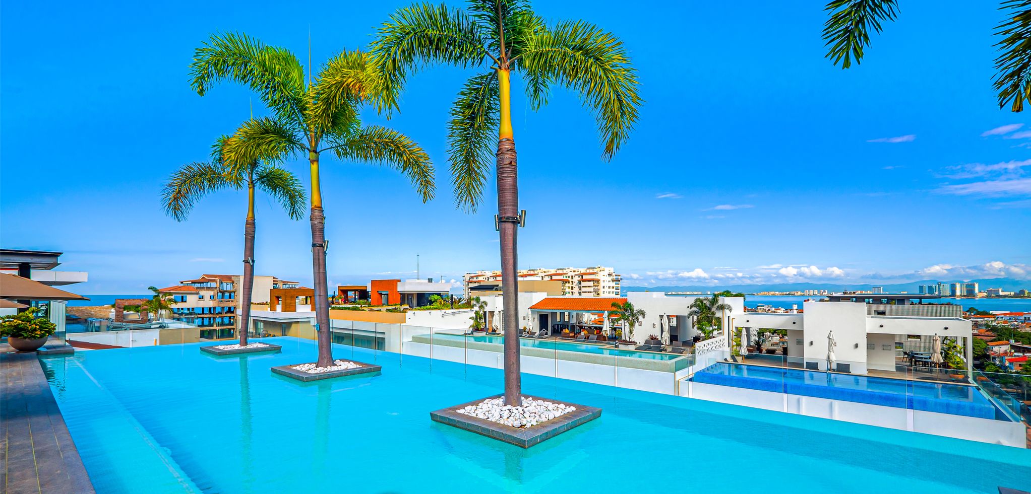 Stunning view fromthe rooftop pool