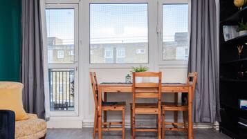 Basic Apartment, Multiple Beds | Business centre