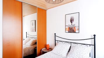 2 bedrooms, iron/ironing board, free WiFi, bed sheets