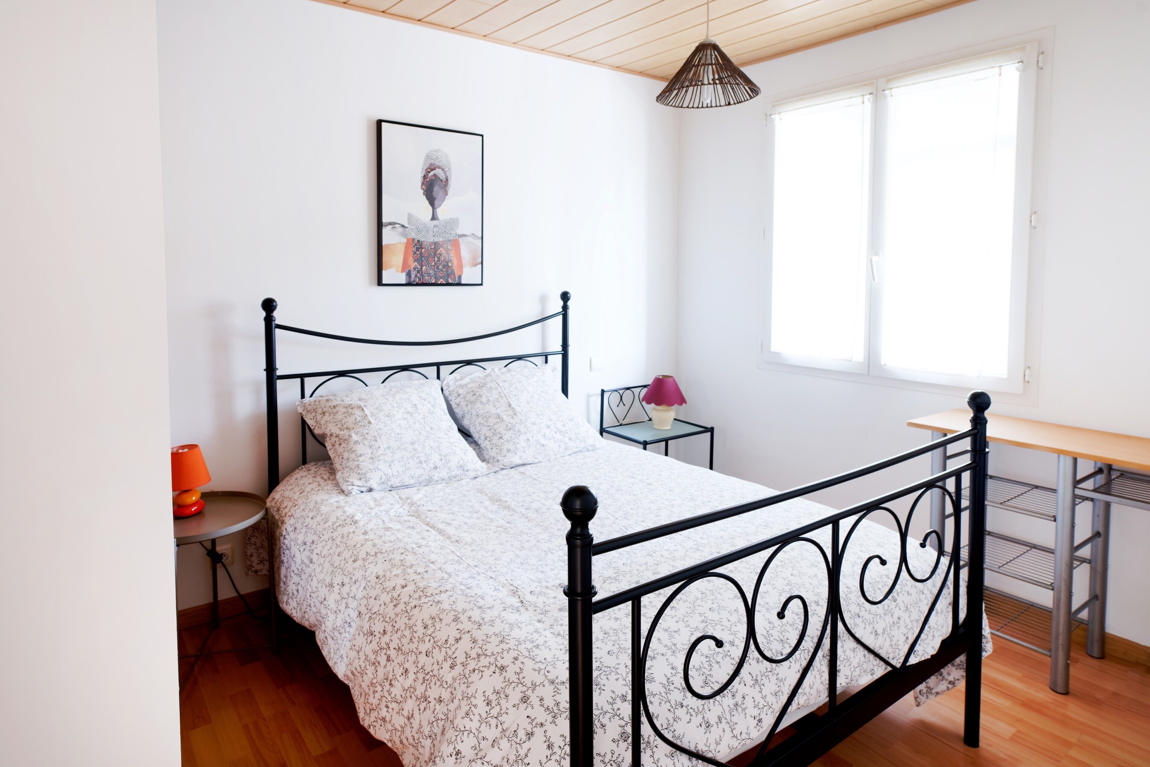 2 室のベッドルーム、アイロン / アイロン台、WiFi (無料)、ベッドシーツ