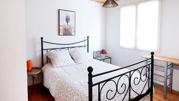 2 bedrooms, iron/ironing board, free WiFi, bed sheets