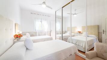 3 bedrooms, iron/ironing board, free WiFi, bed sheets
