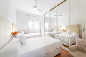 3 bedrooms, iron/ironing board, free WiFi, bed sheets