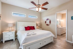 5 bedrooms, iron/ironing board, free WiFi, bed sheets - Hakuna Matata is a beautiful modern home located in the popular El Pescador subd (Port Aransas)