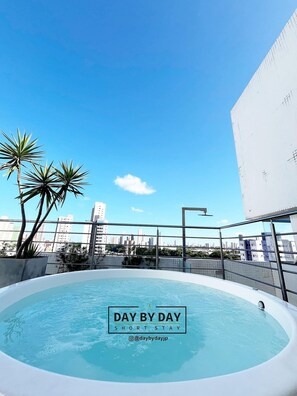 Bañera de hidromasaje exterior