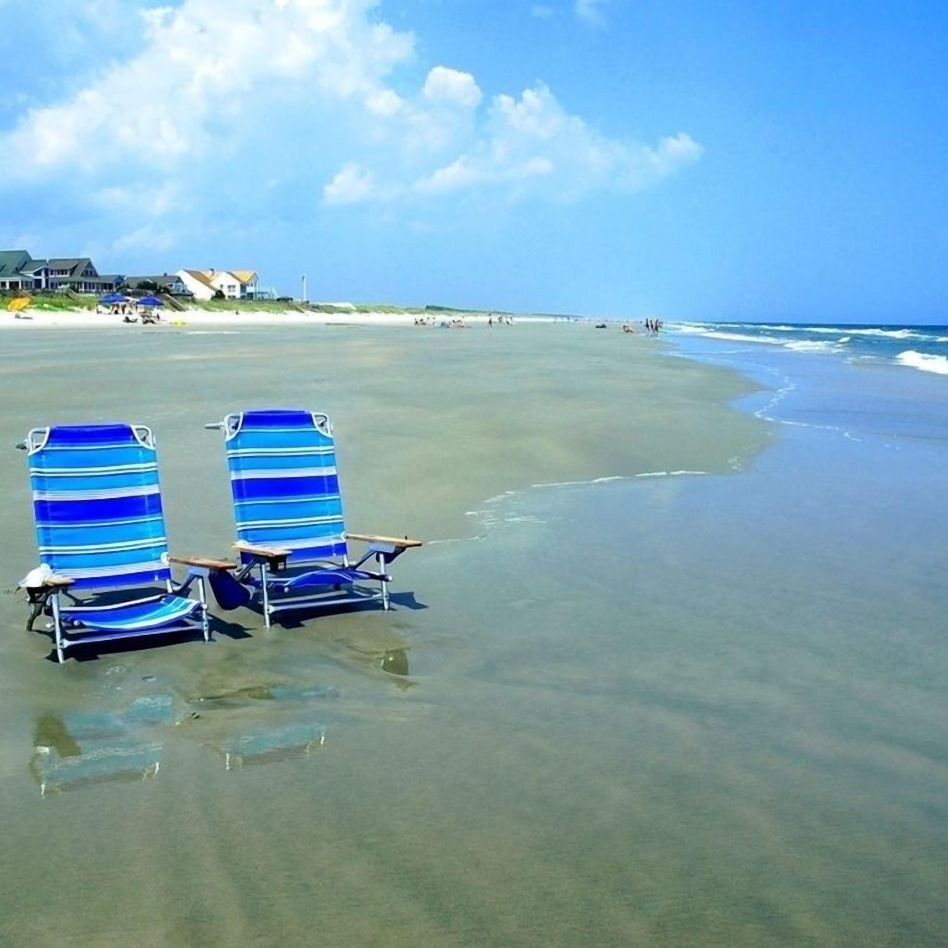 Plage à proximité, chaises longues, serviettes de plage