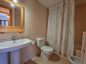 Combined shower/bathtub - Very bright apartment - Falcó 1 (Pla de l'Ermita)