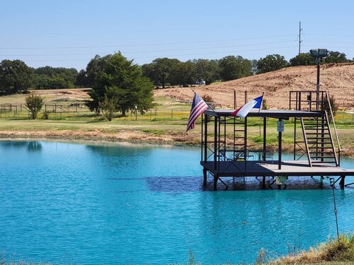 Private Retreat with Pond, Pool and Hot Tub
