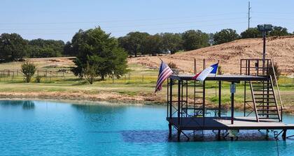 Private Retreat with Pond, Pool and Hot Tub