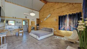 7 chambres, bureau, fer et planche à repasser, lit parapluie