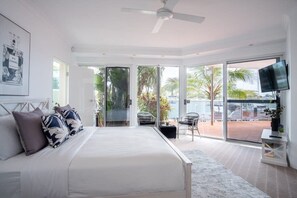 5 bedrooms, desk, iron/ironing board, travel cot