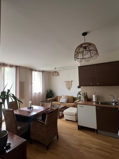 Ground floor with private garden Aüt 1