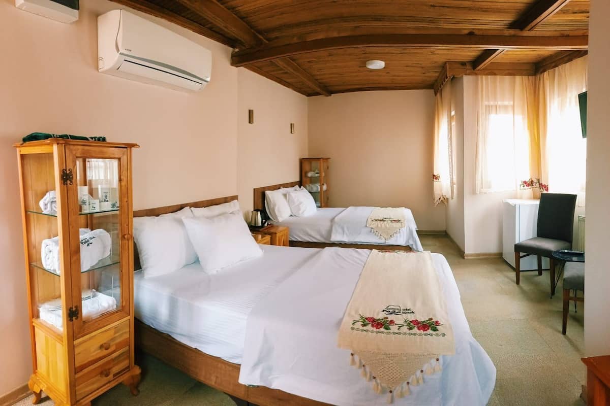 Traditional Room | Egyptian cotton sheets, premium bedding, minibar, individually decorated