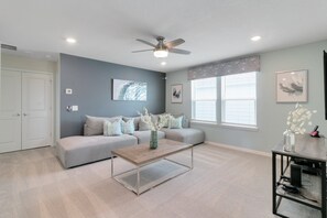 Smart TV, futbolito y tenis de mesa 