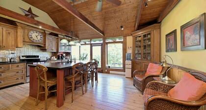 The Sheds: Victorian Farmhouse 8BR Ski-In Ski-Out Chalet - Mansfield Ski club