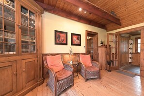 Interior - The Sheds: Victorian Farmhouse 8BR Ski-In Ski-Out Chalet - Mansfield Ski club (Mulmur)