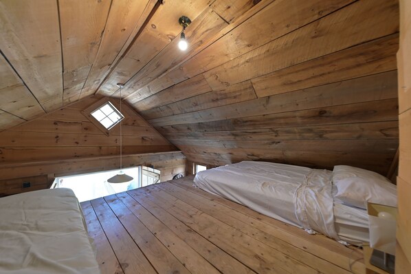 7 bedrooms, desk, iron/ironing board, free WiFi