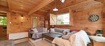 The Sheds: Victorian Farmhouse 8BR Ski-In Ski-Out Chalet - Mansfield Ski club