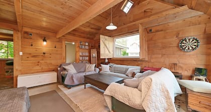 The Sheds: Victorian Farmhouse 8BR Ski-In Ski-Out Chalet - Mansfield Ski club