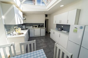 Studio | Cuisine privée | Réfrigérateur, micro-ondes, four, plaque de cuisson