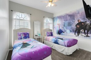 4 bedrooms, iron/ironing board, WiFi, bed sheets