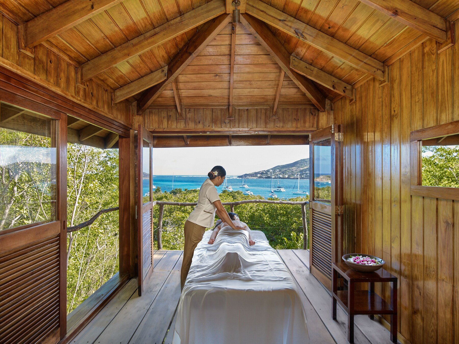 Couples treatment rooms, body treatments, aromatherapy