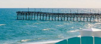 Big Blue Unit# 116 -Mini-Resort, Movie Theater, Pools, Beach Front, Sleeps 28
