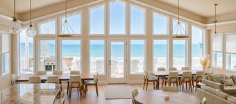 Big Blue -Mini-Resort, Movie Theater, Pools, Hot Tub, Beach Front, Sleeps 28!