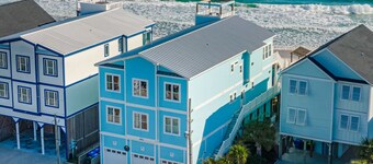 Big Blue -Mini-Resort, Movie Theater, Pools, Hot Tub, Beach Front, Sleeps 28!