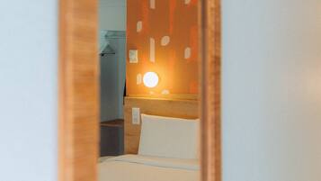 Skrivebord, gratis Wi-Fi, sengetøj