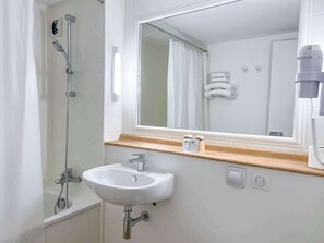 Hair dryer, towels - Hollywood Hotel Cannes (Cannes)