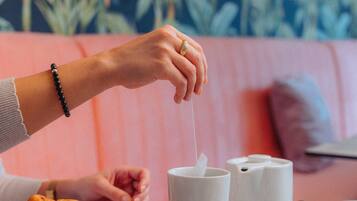 Kontinental morgenmad hver dag (15 EUR pr. person)