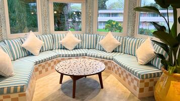 Siddeområde i lobbyen