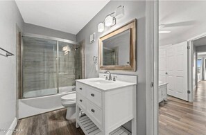 Combined shower/bathtub, hair dryer, towels - Family-friendly oceanfront escape w/ views steps from private beach (Panama City Beach)