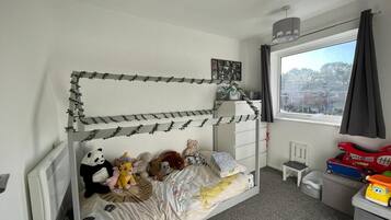 Appartamento, 2 letti queen | 2 camere, ferro/asse da stiro, Wi-Fi gratuito, lenzuola