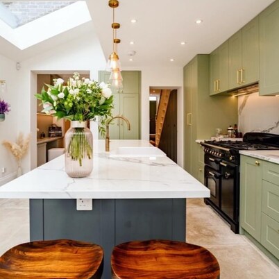 3 bedroom 3 story House & Garden 