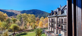 Bright apartment with garden Besiberri 6