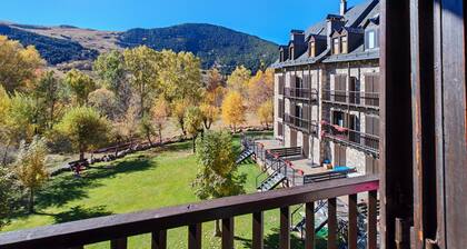 Bright apartment with garden Besiberri 6