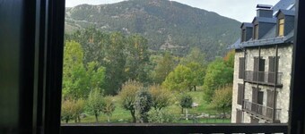 Bright apartment with garden Besiberri 6