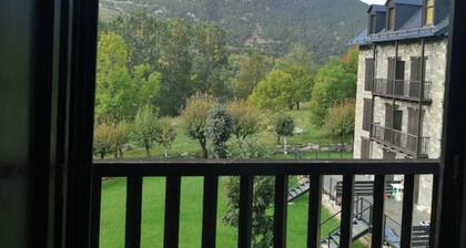 Bright apartment with garden Besiberri 6