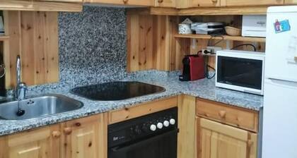 Bright apartment with garden Besiberri 6