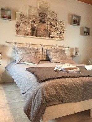 5 bedrooms, iron/ironing board, travel cot, free WiFi