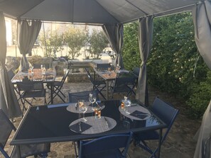 Outdoor dining - 5 mns from the 3 gables, Claude François Mill, Château de Courances (Moigny-sur-École)