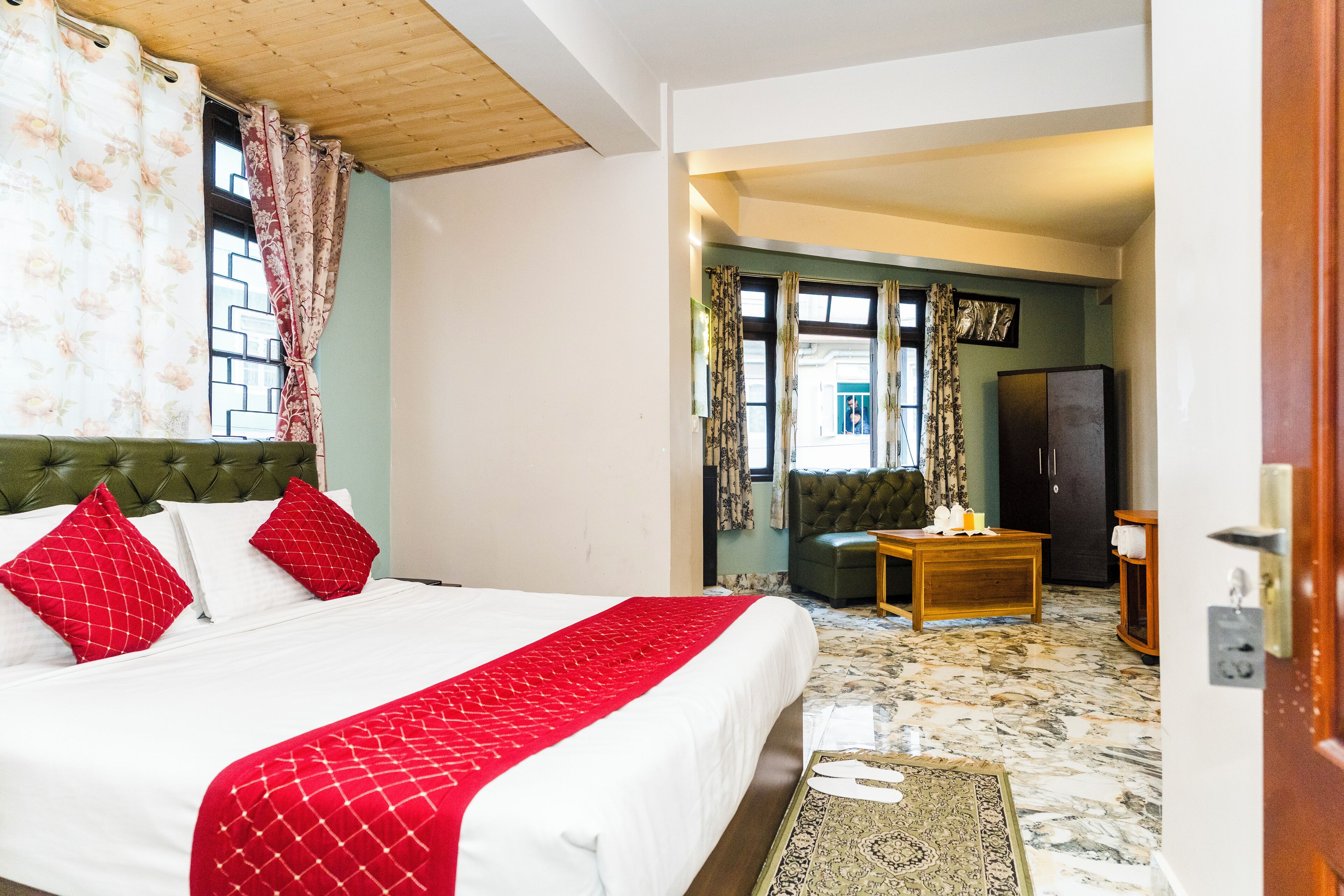 Comfort Room | Egyptian cotton sheets, premium bedding, memory foam beds, in-room safe