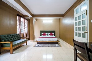 Comfort Room | Egyptian cotton sheets, premium bedding, memory foam beds, in-room safe