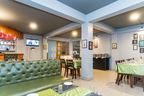 Restaurant - Sparrow Juniper Tree 2 min walk To Mg Marg (Gangtok)