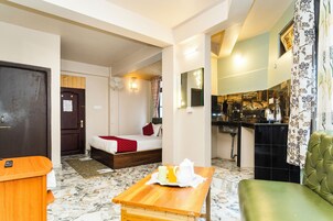 Comfort Room | Egyptian cotton sheets, premium bedding, memory foam beds, in-room safe