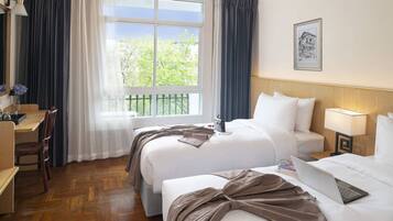 Premier-værelse med 2 enkeltsenge | Allergivenligt sengetøj, pengeskab på værelset, strygejern/strygebræt