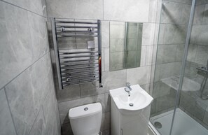 Studio | Bathroom - Lovely Studio in Selly Oak 10 Mins From City! (Birmingham)