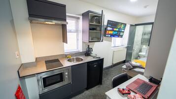 สตูดิโอ | ครัวส่วนตัว | ตู้เย็น, ไมโครเวฟ, เตาอบ, เตาประกอบอาหาร